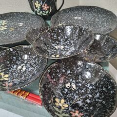 未使用　瀬戸焼　美濃焼　愛淘　掘り花柄　大皿２枚小鉢５客たれ入れ薬味皿１０点の画像