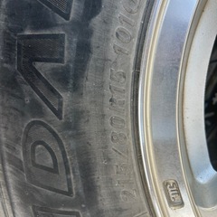 スタッドレスタイヤとアルミホイール
の画像