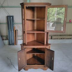 カリモクコーナーキャビネット（飾り棚）の画像