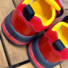 カーズ　ひかるくつ光る靴の画像