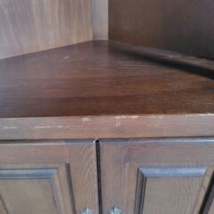 カリモクコーナーキャビネット（飾り棚）の画像