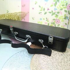新品未使用　8.500円　肩紐付き一丁入ふかふかハードケースと調弦チューナーセットの画像