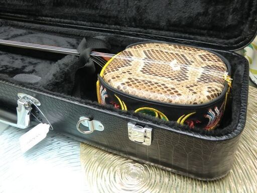 新品未使用　8.500円　移動楽々肩紐付き一丁入ふかふかハードケース
