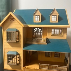 エポック社 シルバニアファミリー　緑の丘のすてきなお家　家具、ネコファミリー、リス親子　レアなシチュー屋さんジュースショップセットの画像