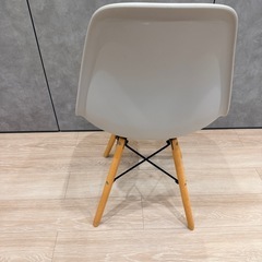 ダイニングチェアー　プラスチック
製の画像