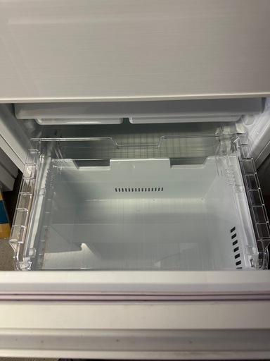 【美品】TOSHIBA 冷蔵庫 3ドア　326Ｌ　2022年式 GR-T33SC (WT)