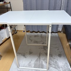 IKEA 伸縮ダイニングテーブルの画像