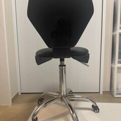 背もたれ付き ロングスツール（3面座面） Honu／ワーキングチェア・サロンチェア・オフィスチェアの画像