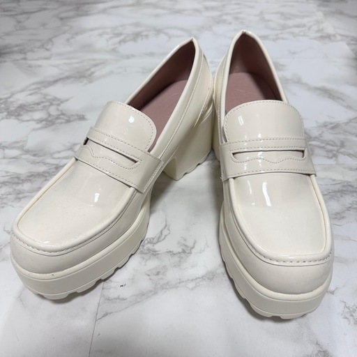 超美品 アイボリーローファー