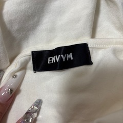 ENVEM 背中開きシャツの画像