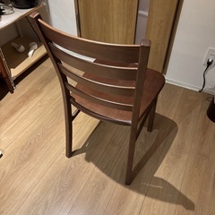 木製椅子の画像