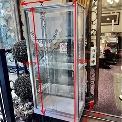 【昭和レトロ✨】照明付きガラスショーケースの画像