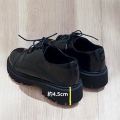厚底 レースアップ シューズ ブラック エナメル 韓国ファッション ローファー風の画像