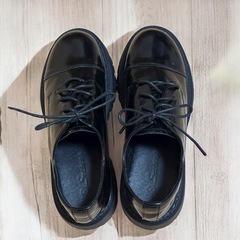 厚底 レースアップ シューズ ブラック エナメル 韓国ファッション ローファー風の画像