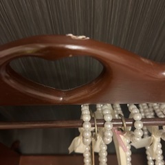 ハート型取っ手のペット用木製ハンガーラックの画像