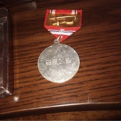 北朝鮮　公ロメダル 赤い星付きの画像