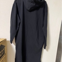 ユニクロ　UTコレクション「アンディ・ウォーホル フーデッドワンピース」の画像