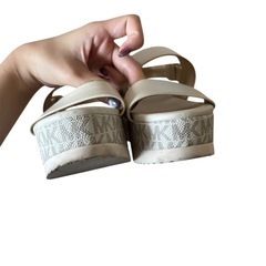 MICHAEL KORS　ロゴ ストラップサンダル ほわいとホワイトの画像