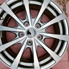 16インチ アルミホイール(ダークグレー)の画像