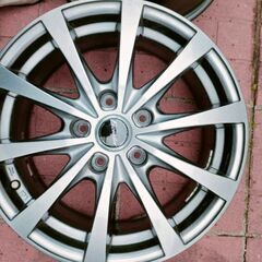 16インチ アルミホイール(ダークグレー)の画像