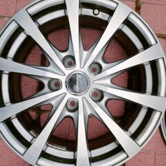 16インチ アルミホイール(ダークグレー)の画像