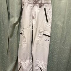 シンプルでカッコいい！オークリースノボウェアの画像