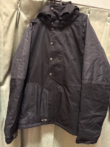 シンプルでカッコいい！オークリースノボウェア