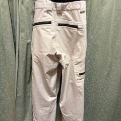 シンプルでカッコいい！オークリースノボウェアの画像