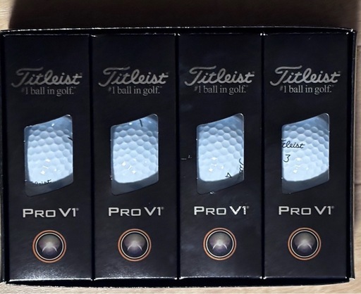 決まりました　
タイトリスト　pro v1 白
