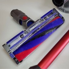 美品　ダイソン v8 slim fluffy dyson スリム　軽量　 コードレス　クリーナー　掃除機の画像