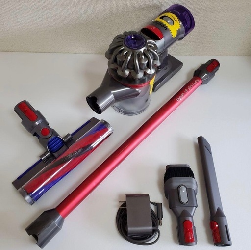 美品　ダイソン v8 slim fluffy dyson スリム　軽量　 コードレス　クリーナー　掃除機
