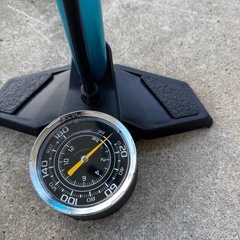 自転車の空気入れの画像