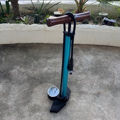 自転車の空気入れの画像