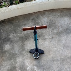 自転車の空気入れの画像