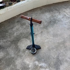 自転車の空気入れの画像