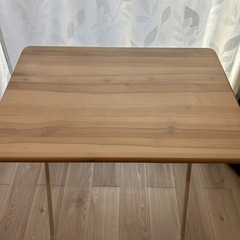 折りたたみテーブルの画像