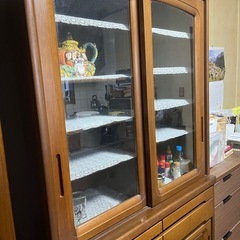 美品　食器棚 引き取り限定／しっかりした木製タイプの画像