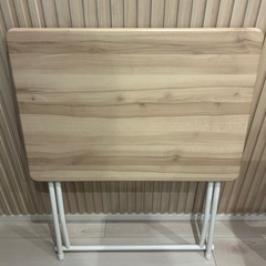 折りたたみテーブルの画像