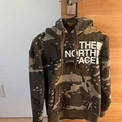 THE NORTH FACE 迷彩柄 パーカーの画像
