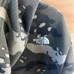 THE NORTH FACE 迷彩柄 パーカーの画像