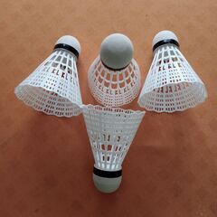 希少品　新品バドミントンのシャトルコック　１個なら２００円　2個３００円ですの画像