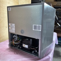 冷蔵庫　ワンドア冷蔵庫　右開き42L 　Hisense 2021年製　シルバー　動作確認済み　中古の画像