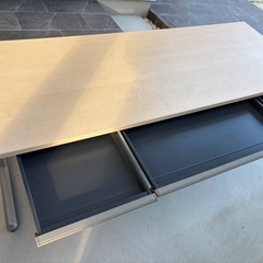 作業デスクの画像