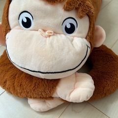 おさるのジョージ　ぬいぐるみ　　寝そべりぬいぐるみの画像