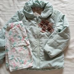130㎝くらいの女児服です。の画像