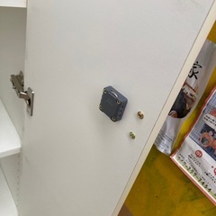 白いロッカー スリムな戸棚の画像