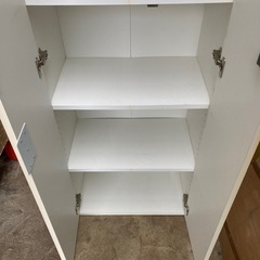 白いロッカー スリムな戸棚の画像