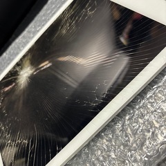 【ジャンク品】iPad 第6世代 32GB Wi-Fiモデル 液晶割れ・一部タッチ不良ありの画像