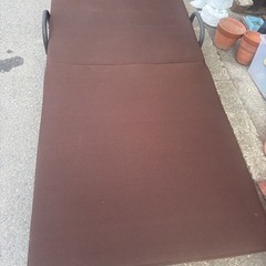 折りたたみベッドの画像