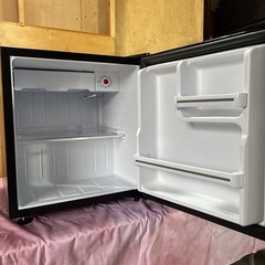 冷蔵庫　ワンドア冷蔵庫　右開き　45L  simplus 　2023年製　ブラック　前面ウッド調　動作確認済み　中古の画像